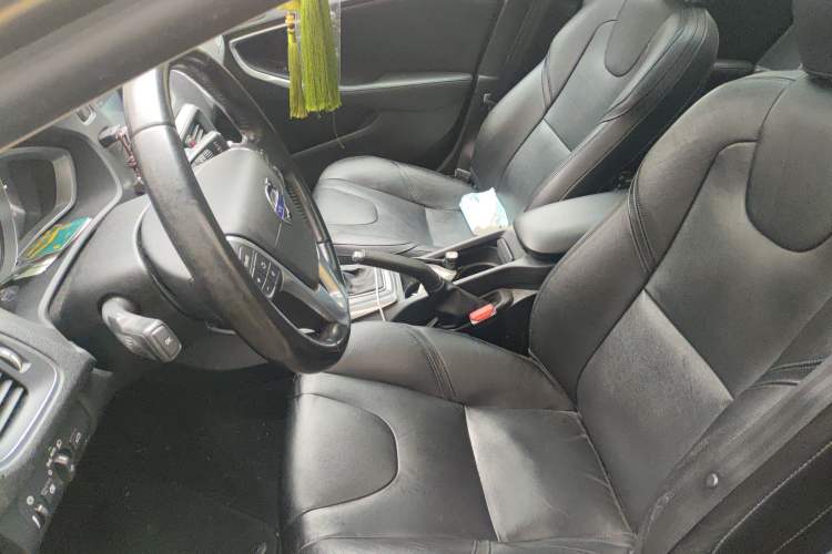 Used Volvo V40 2016 T3 Zhiyi Edition
