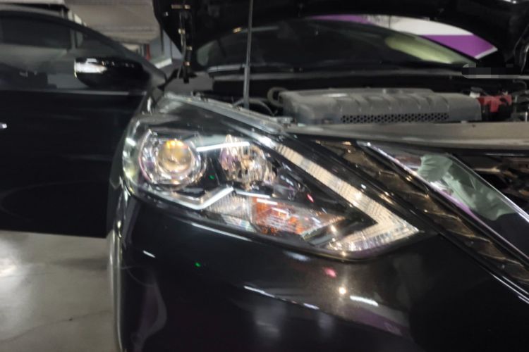 Used Nissan Sylphy 2019 1.6XV CVT Smart Connect Luxury Edition China V Standard Right Front Headlight