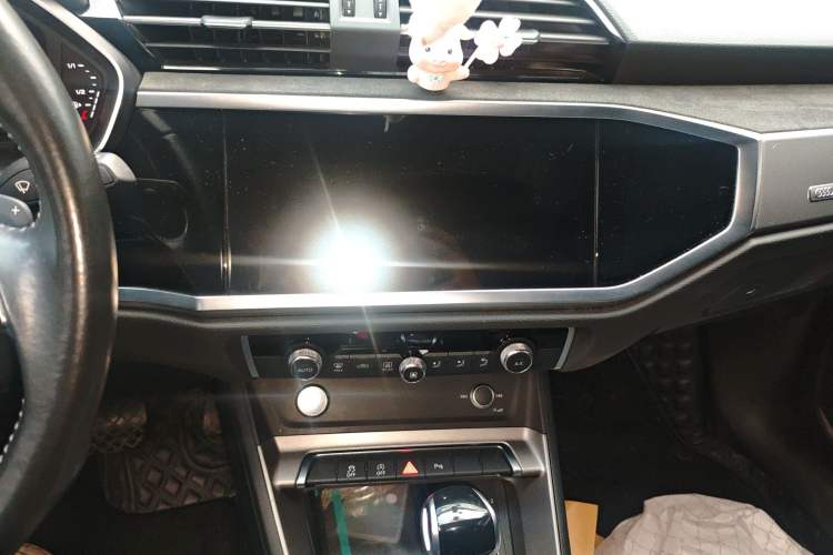 Used Audi Q3 2020 35 TFSI Fashion Dynamic Model Audio And AC Panel