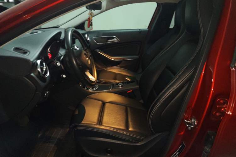 Used Mercedes-Benz GLA 2018 GLA 200 Fashion Model Left Front Seat