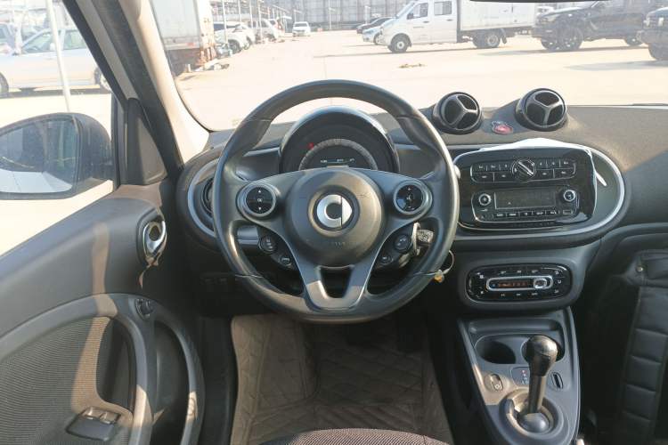 Used smart forfour 2016 1.0L 52 kW Passion Edition
