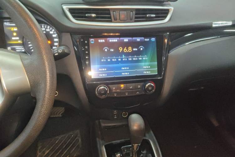 Used Nissan Qashqai 2016 2.0L CVT Elite Edition Audio And AC Panel