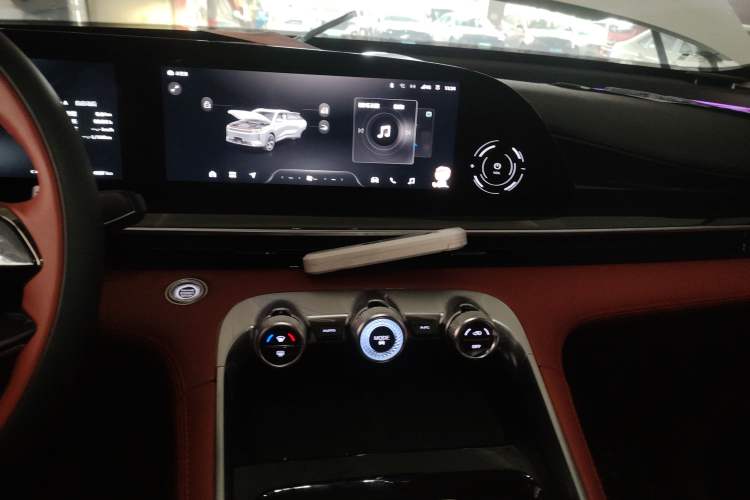 Used EXEED Stellar 2023 400T Two-Wheel Drive Comfort Flyfish Edition
