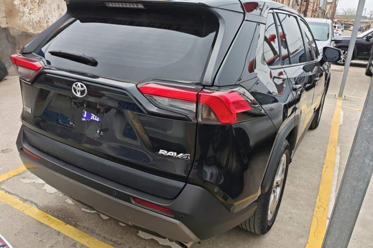 Used Toyota RAV4 2022 2.0L CVT Two-Wheel Drive Fashion Plus Edition Rear Right 45 Deg