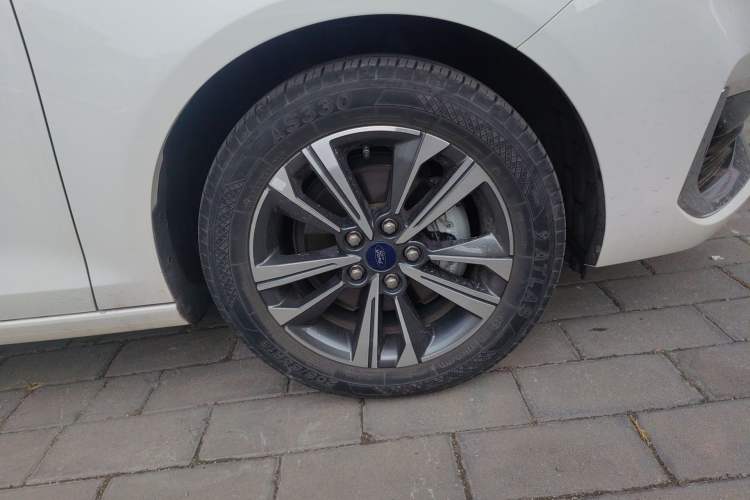 Used Ford Escort 2021 1.5L Automatic Diamond Edition Right Front Wheel Hub