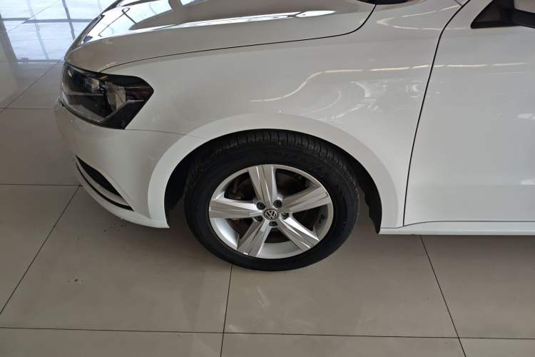 Used Volkswagen Gran Lavida 2017 1.6L Automatic Fashion Edition Left Front Wheel Hub