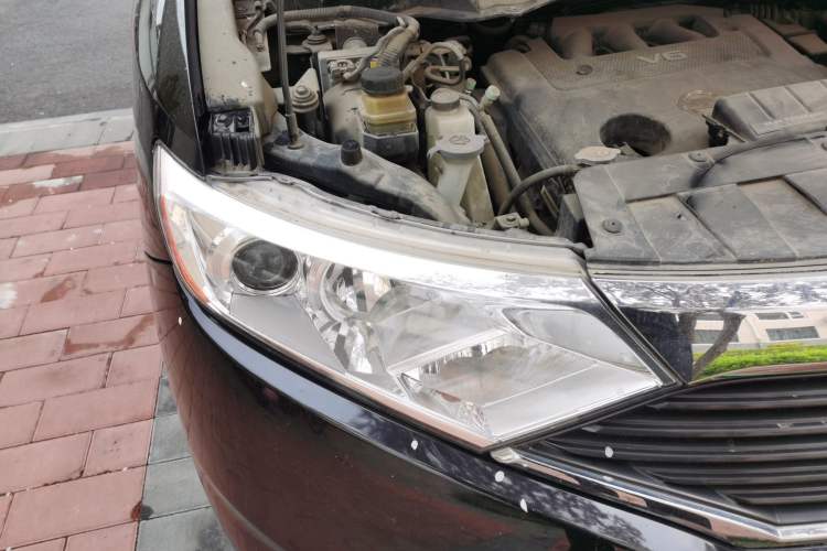 Used Nissan Quest 2015 3.5L SL Right Front Headlight