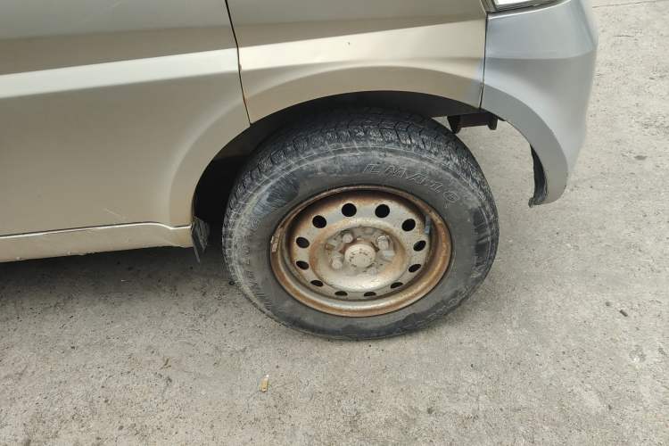 Used Wuling Rongguang 2014 1.2L S Base Model Right Front Wheel Hub