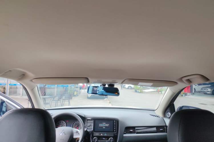 Used Mitsubishi Outlander 2021 Revised Version 2.0L Two-Wheel Drive Comfort Edition 5 Seats Headliner