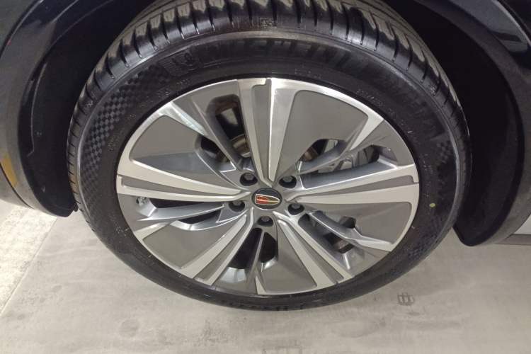 Used Hongqi E-HS9 2022 660 km Range Flagway Edition Six Seats Left Front Wheel Hub