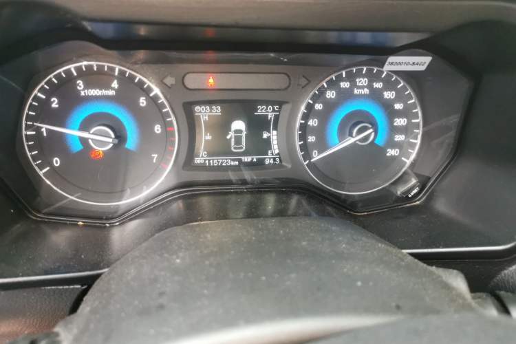 Used Dongfeng Fengon 580 2016 1.5T Manual Luxury Edition Odometer Close Up