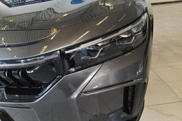 Used VOYAH FREE 2025 318 318 km Rear-Drive Touring Edition Left Front Headlight