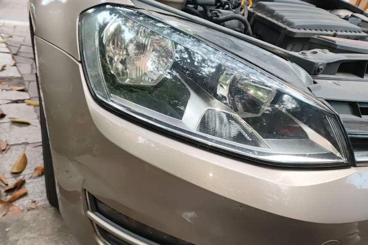 Used Volkswagen Golf 2015 1.6L Automatic Comfort Model Right Front Headlight