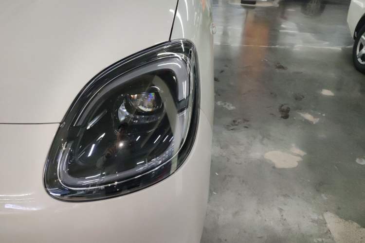 Used Wuling Hongguang MINIEV 2025 Four-Door Version Advanced Edition Left Front Headlight