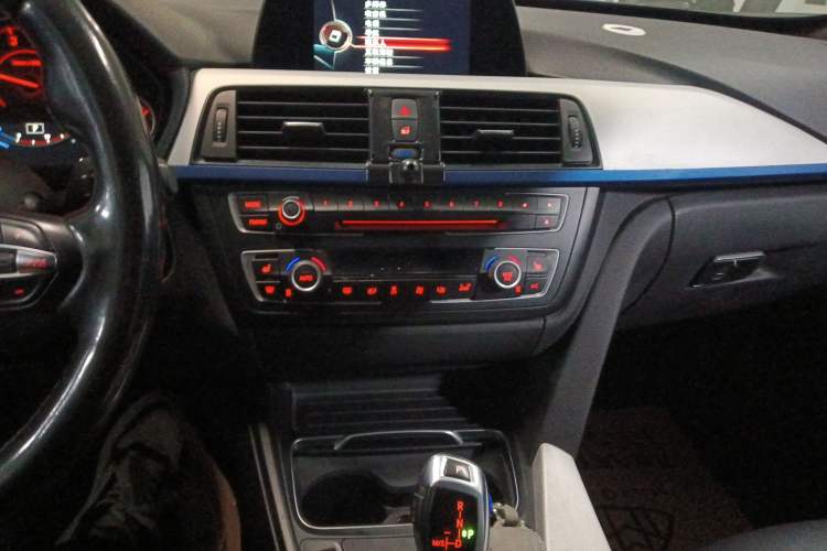 Used BMW 3 Series GT 2016 320i Design Package Edition Audio And AC Panel