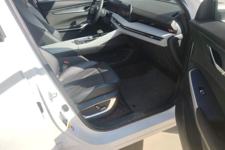 Used Changan CS75 PLUS 2024 3rd Generation Champion Edition 2.0T Intelligent Drive Performance Model
