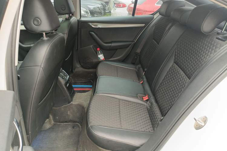 Used Skoda Octavia 2020 TSI230 DSG SmartDrive Luxury Edition Left Rear Seat