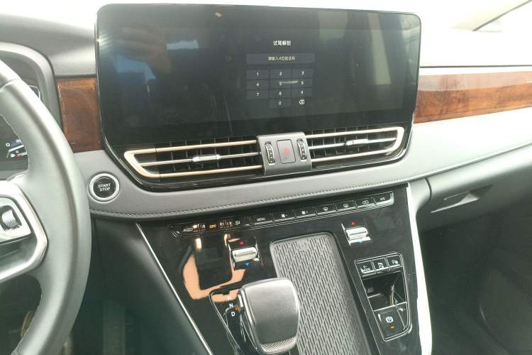 Used Hongqi HQ9 PHEV 2024 2.0T Four-Wheel Drive Business Edition Audio And AC Panel