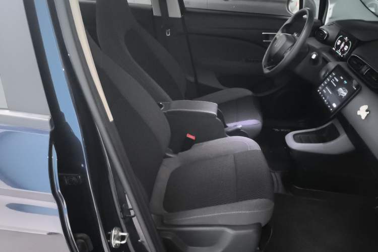 Used Leapmotor T03 2021 400 Lite Edition - Lithium-Ion Battery Right Front Seat