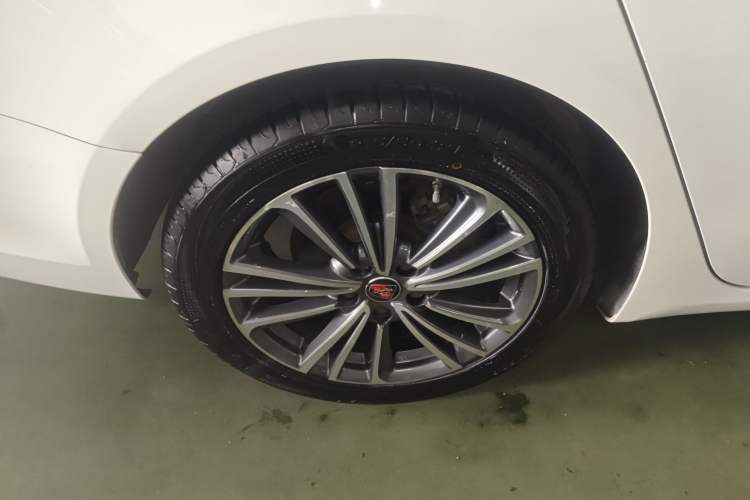 Used Roewe i6 2020 PLUS 1.6L CVT 4G Connected Glory Holographic Edition
