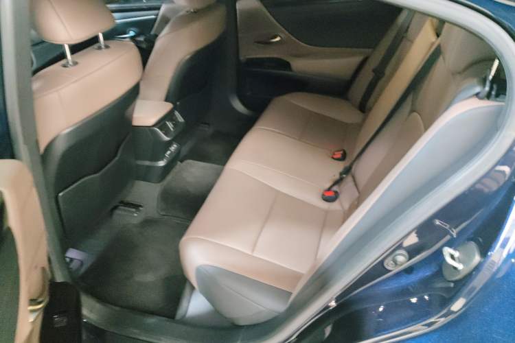 Used Lexus ES 2022 200 Excellence Edition