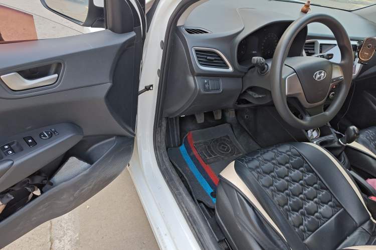 Used Hyundai Verna (new generation) 2016 1.4L Manual Cool Edition GLS Driver Seat