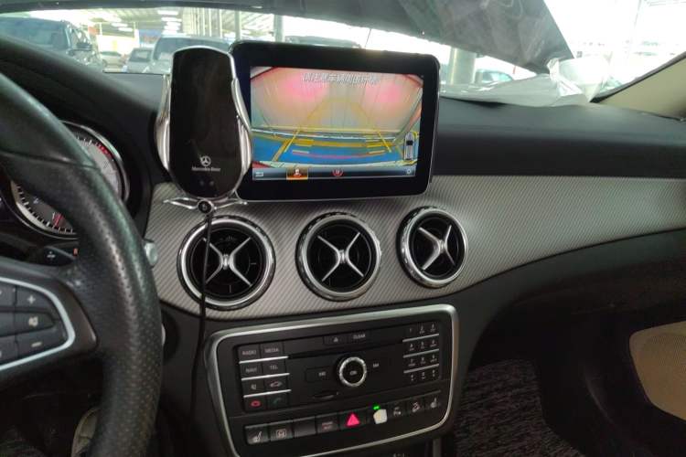 Used Mercedes-Benz GLA 2016 GLA 220 4MATIC Fashion Edition Audio And AC Panel