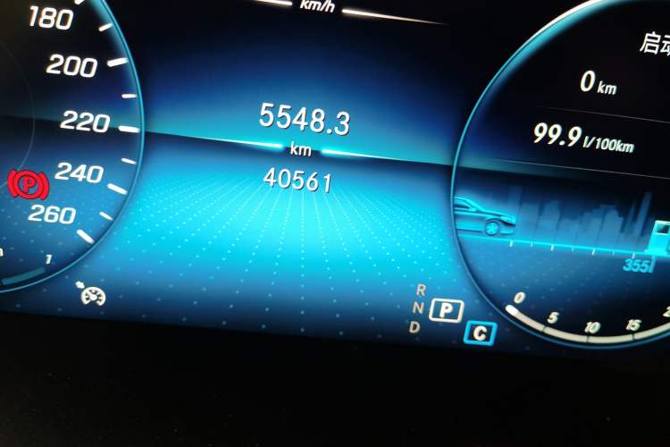 Used Mercedes-Benz GLC 2022 Refreshed GLC 260 L 4MATIC Dynamic Edition Odometer Close Up