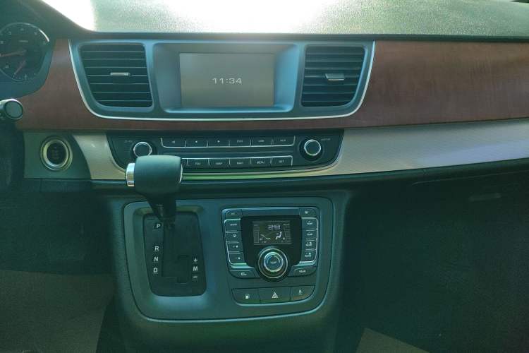 Used SAIC MAXUS G10 2014 2.0T Automatic Luxury Executive Edition