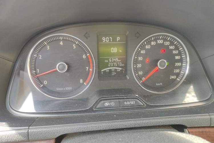 Used Volkswagen Lavida 2013 1.4TSI DSG Comfort Edition Odometer Close Up