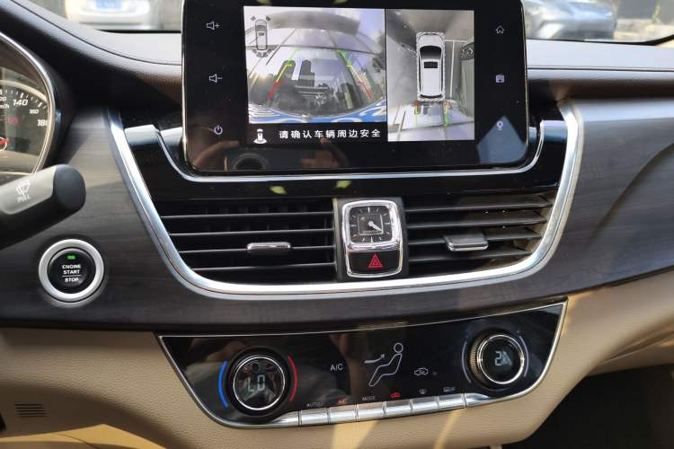 Used Baojun 730 2017 1.8L iAMT Prestige Version 7 Seats Audio And AC Panel