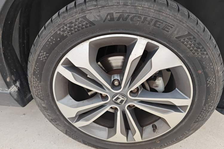 Used Luxgen U6 SUV 2016 1.8T Style Value Model Right Front Wheel Hub