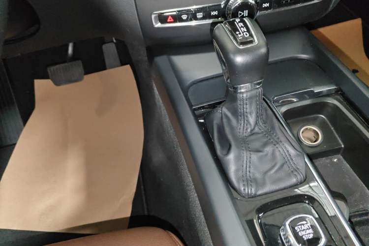 Used Volvo XC60 2020 T5 4x4 Zhiyi Luxury Edition Gear Lever