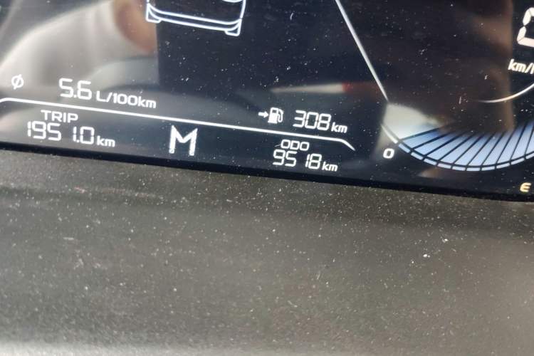 Used Geely Auto Emgrand 2025 4th Generation 1.5L Manual – Dragon Edition
