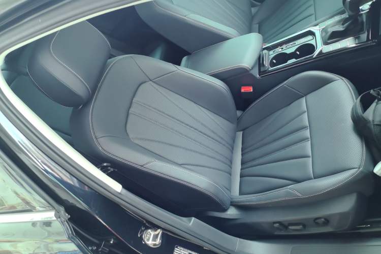 Used Volkswagen Passat 2025 Outstanding Model 380TSI Starry Dragon Edition Right Front Seat