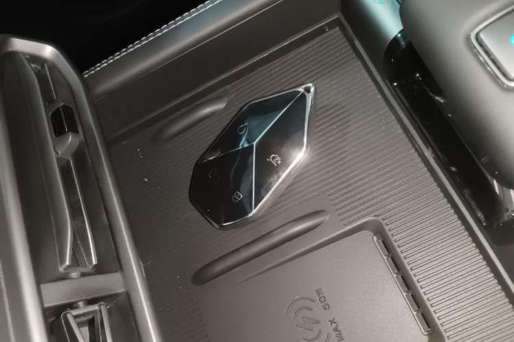 Used Formula Leopard Titanium 3 2025 501KM All-Wheel Drive Intelligent Driving Ultra Version
