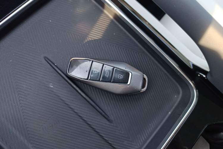 Used iCAR 03 2024 401km Two-Wheel Drive Standard Advanced Version Vehicle Key