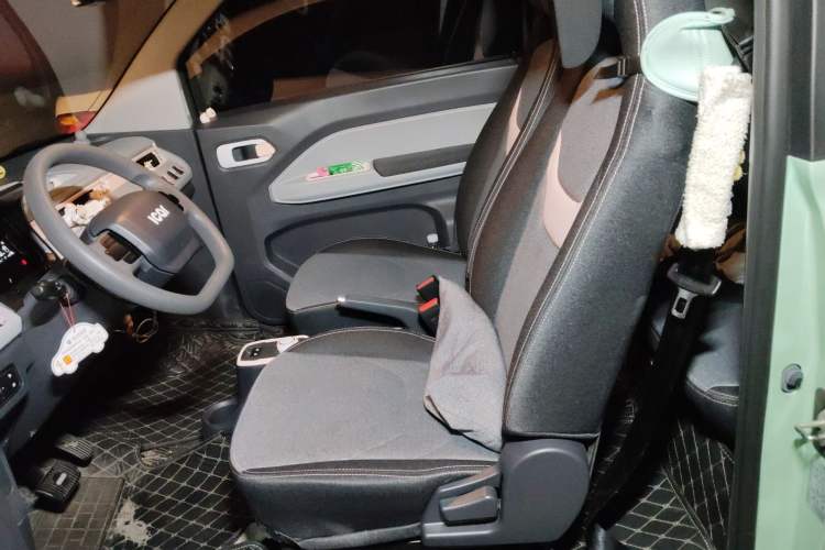 Used Chery New Energy QQ Ice Cream 2022 120km Milkshake Phosphate Lithium-Iron Left Front Seat