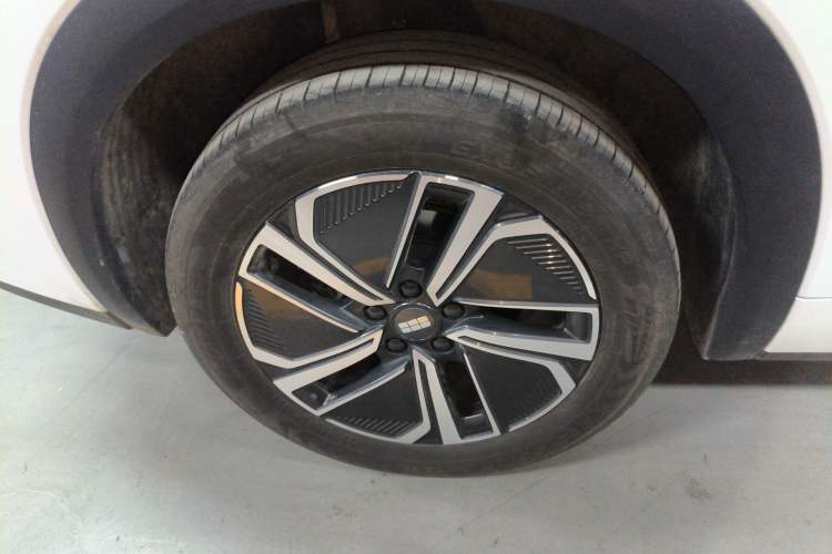 Used Geely Galaxy Xingjian 7 EM-i 2025 120km Launch+ Version Exterior 5