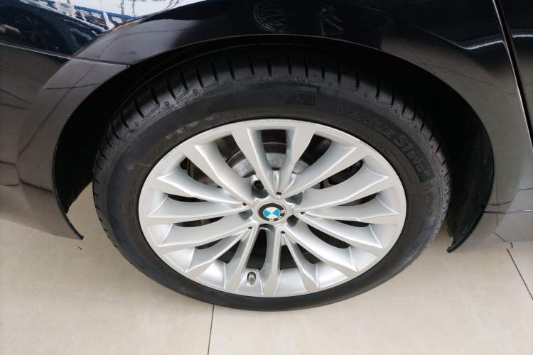 Used BMW 5 Series 2022 Restyled 525Li Luxury Package Right Rear Wheel Hub