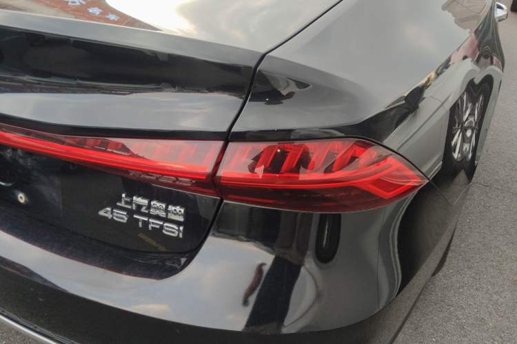Used Audi A7L 2024 45 TFSI Luxury Edition Right Rear Taillight