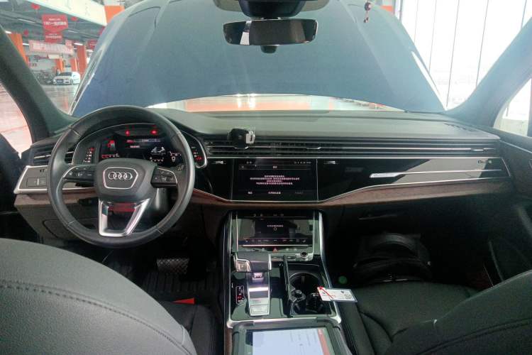 Used Audi Q7 2021 55 TFSI quattro S line Sport model