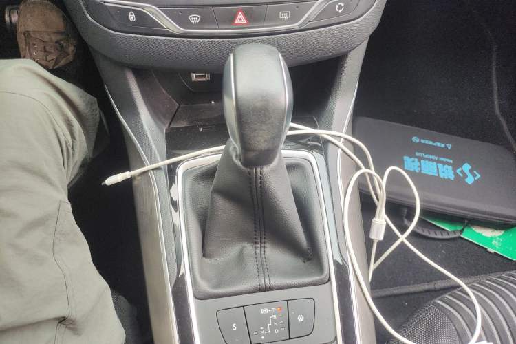 Used Peugeot 408 2015 1.2T Automatic Luxury Edition Gear Lever