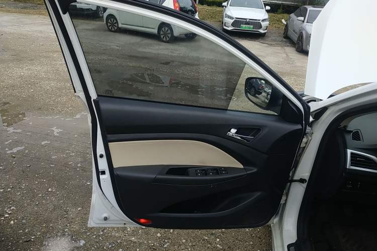 Used Changan Alsvin V7 2016 1.6L Manual LeShang Model China V Standard