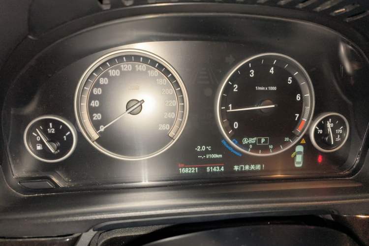 Used BMW 5 Series 2014 525Li Leading Model
