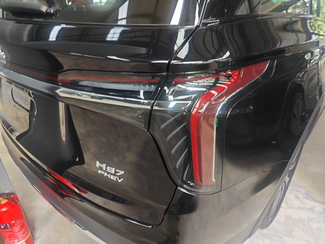 Hongqi HS7 PHEV 2025 Model 2.0T PHEV Four-Wheel Drive 2 Million Units Commemorative Edition 6-Seater — снимка 9