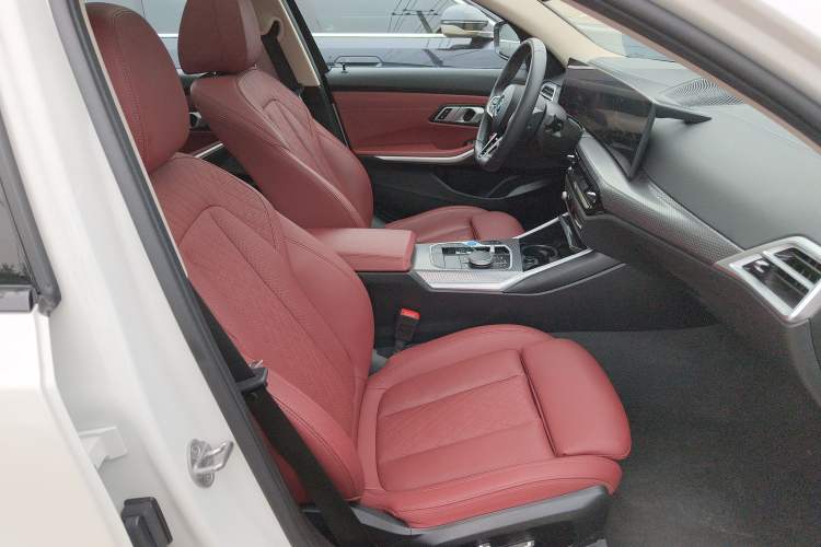 Used BMW i3 2025 eDrive 40 L Midnight Edition Right Front Seat