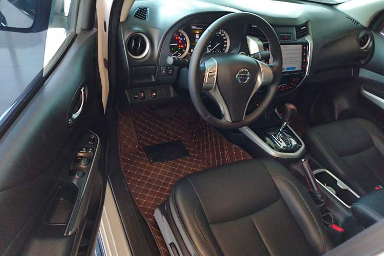 Used Nissan Navara 2021 2.5L Automatic 4x4 Premium Version QR25 Driver Seat