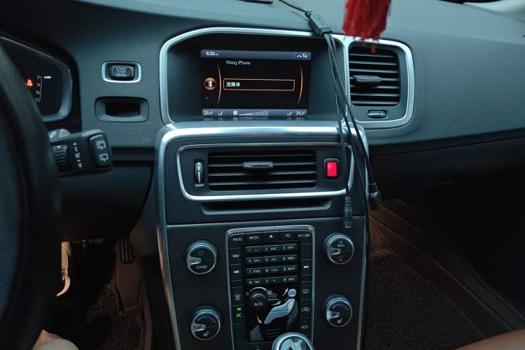 Used Volvo V60 2014 Restyled T5 Zhiya Edition Audio And AC Panel