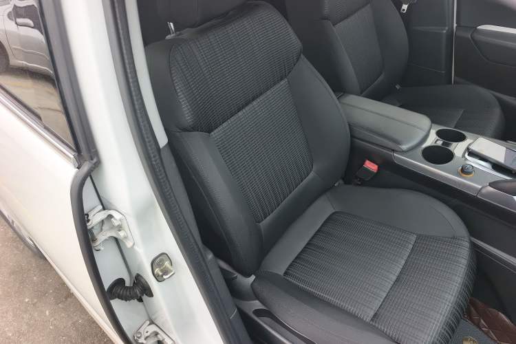 Used Peugeot 3008 2018 2.0L Automatic Classic Edition Right Front Seat